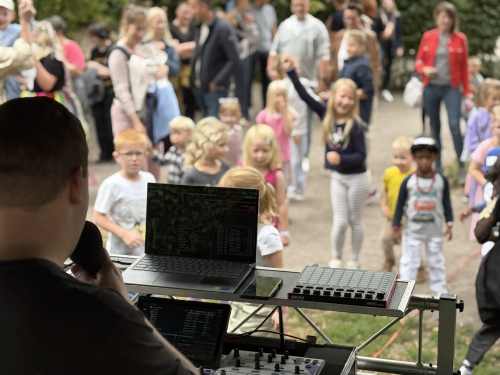 dj.jpg
