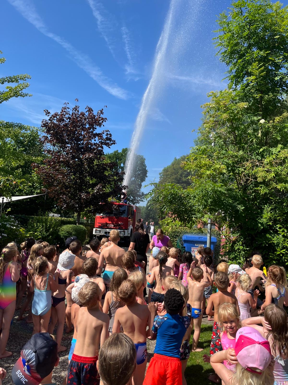feuerwehrwasserparty.jpg
