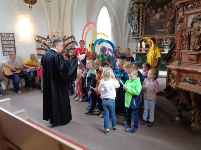 Kindergarten Unterm Regenbogen in Apen - Abschlussgottesdienst